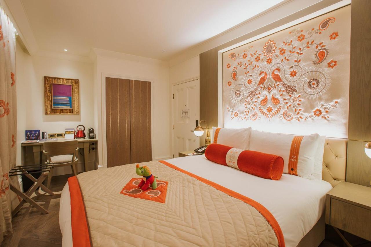 Hotel The Lalit Londýn Exteriér fotografie A bedroom at The Taj Mahal Palace, Mumbai