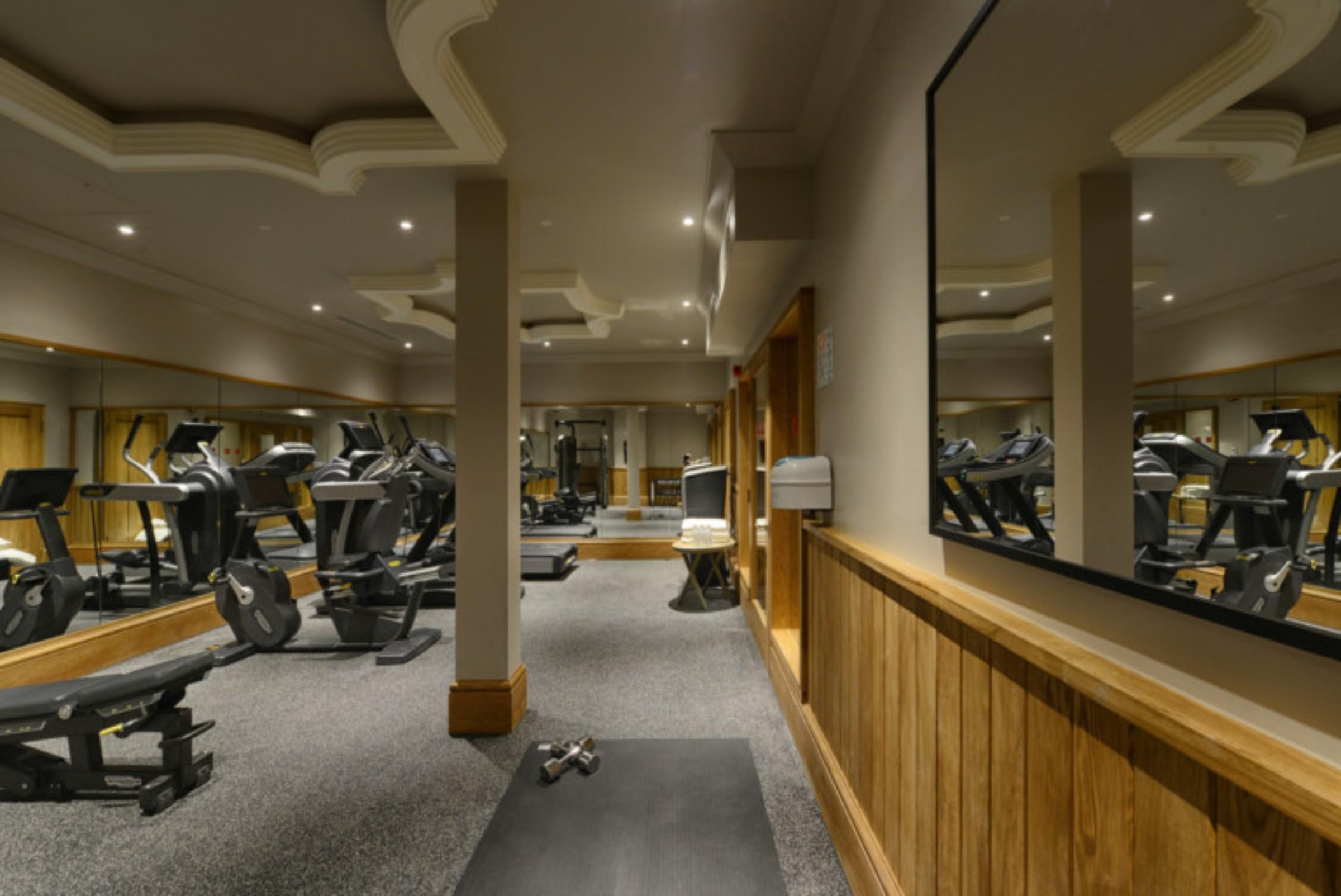 Hotel The Lalit Londýn Exteriér fotografie The gym at The Dorchester